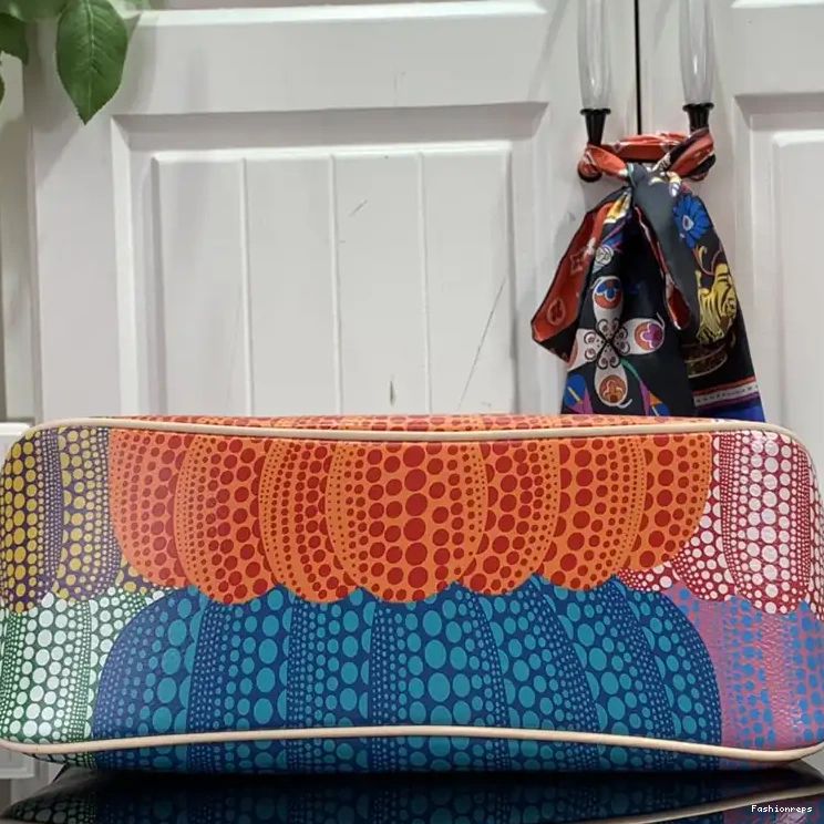 Fashionrepsfam ru LV Bag 2304DJ0026 0811